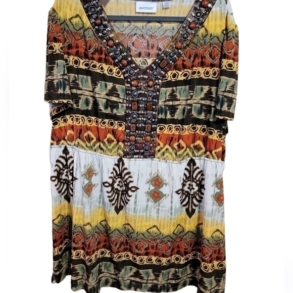 Avenue size 22/24 top. Bright colorful stone accents on front. V neck - Picture 12 of 12